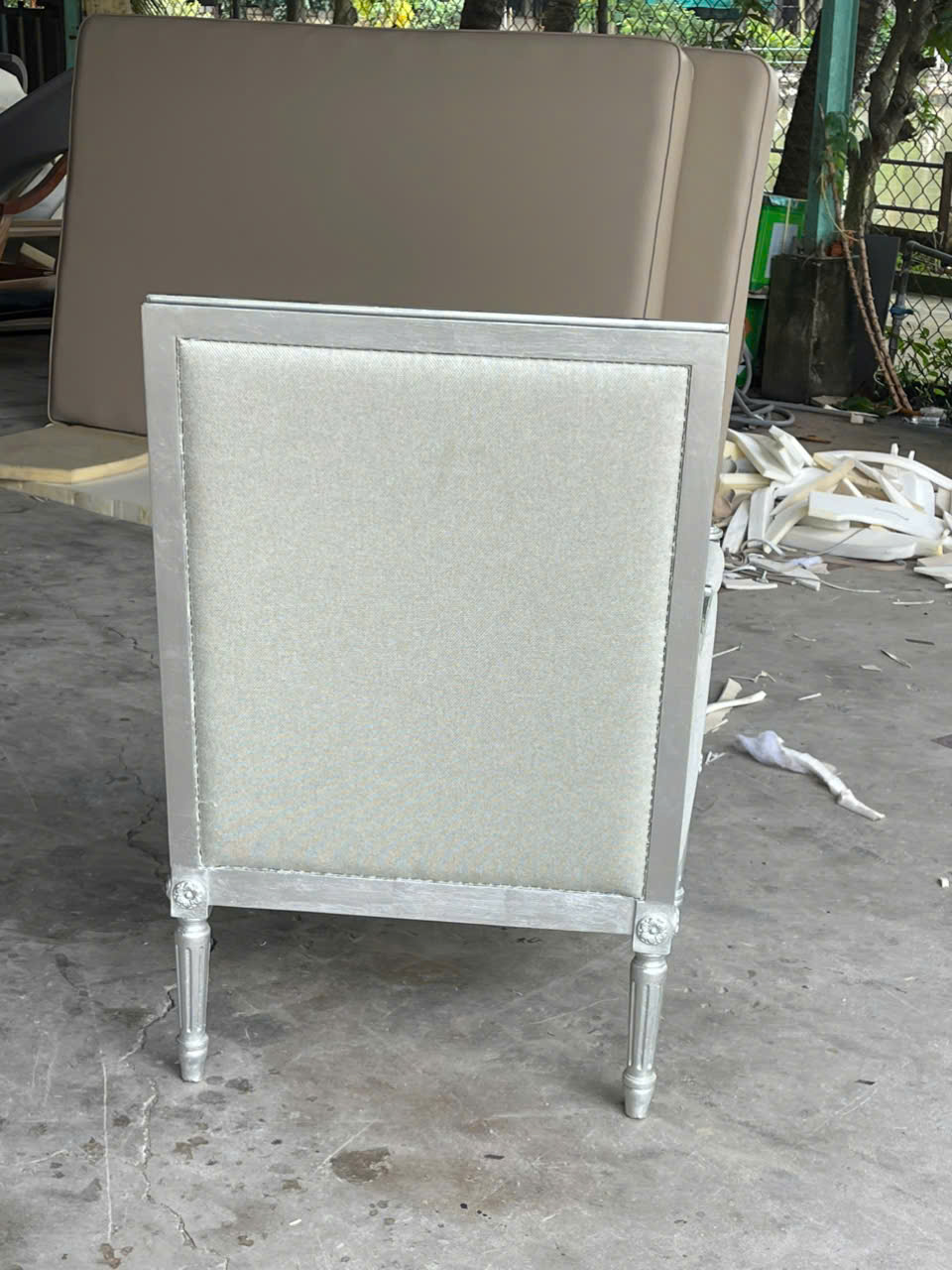 SOFA ĐƠN CỔ ĐIỂN LOUIS 16 DÁT BẠC